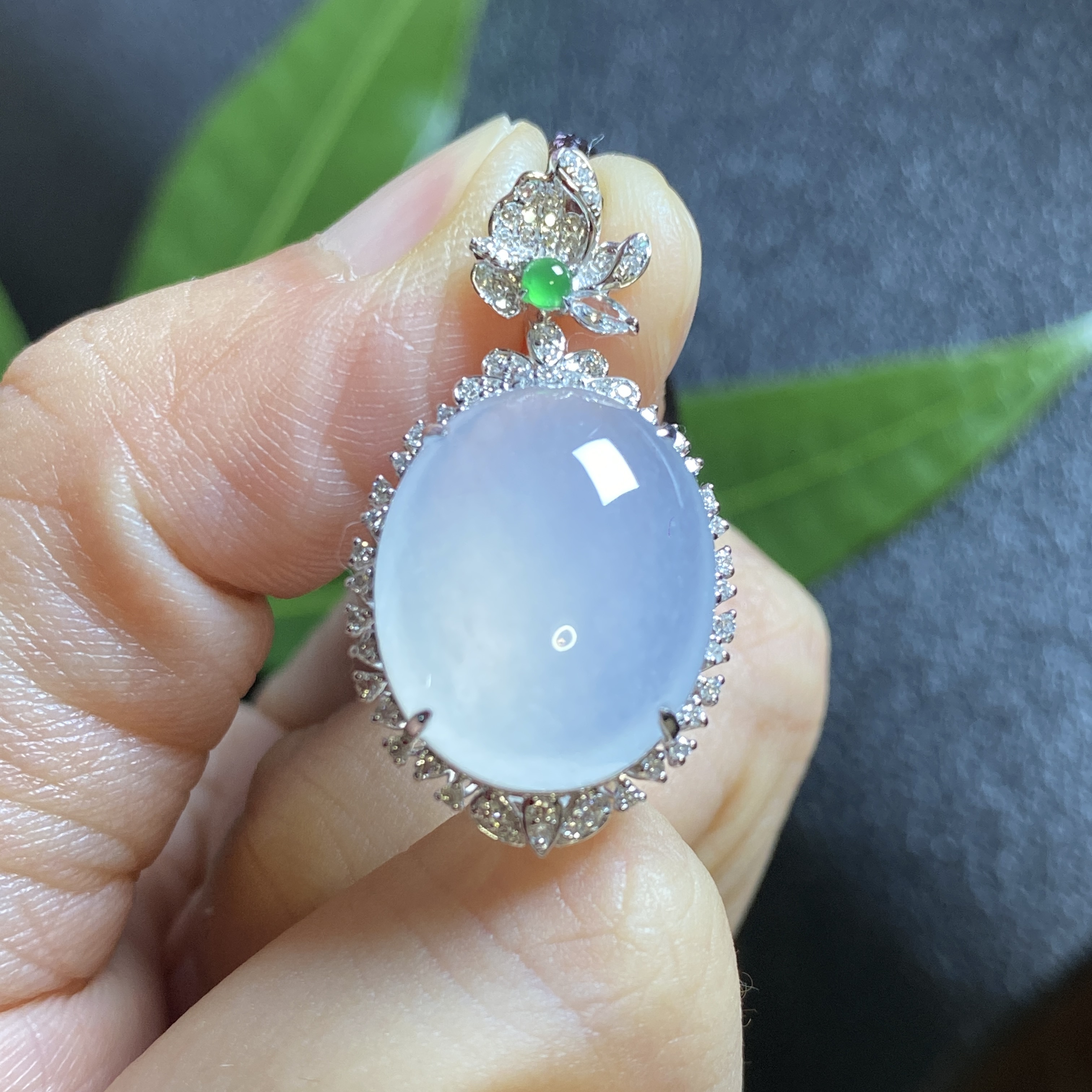 掌中翠缅甸天然翡翠高冰种纯白大鸽子蛋18k金镶嵌玉石吊坠 0148