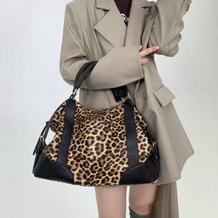 女士个性 街头豹纹拼接托特包大容量复古单肩斜挎包