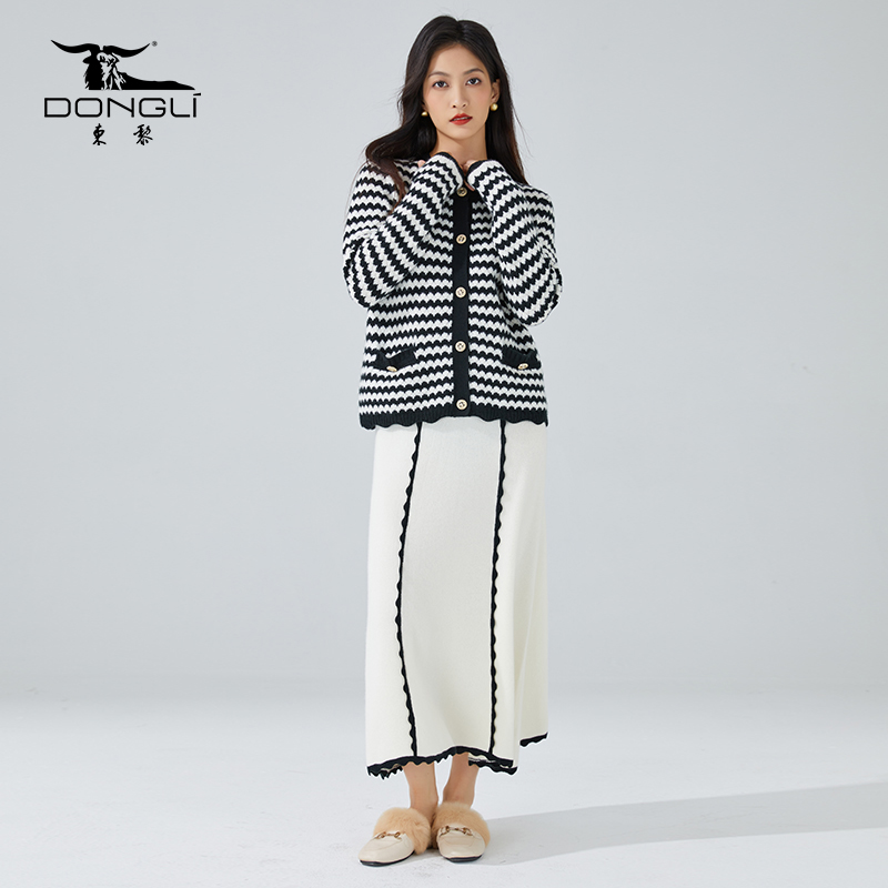 东黎女士优雅高洁纯绒条纹开衫外