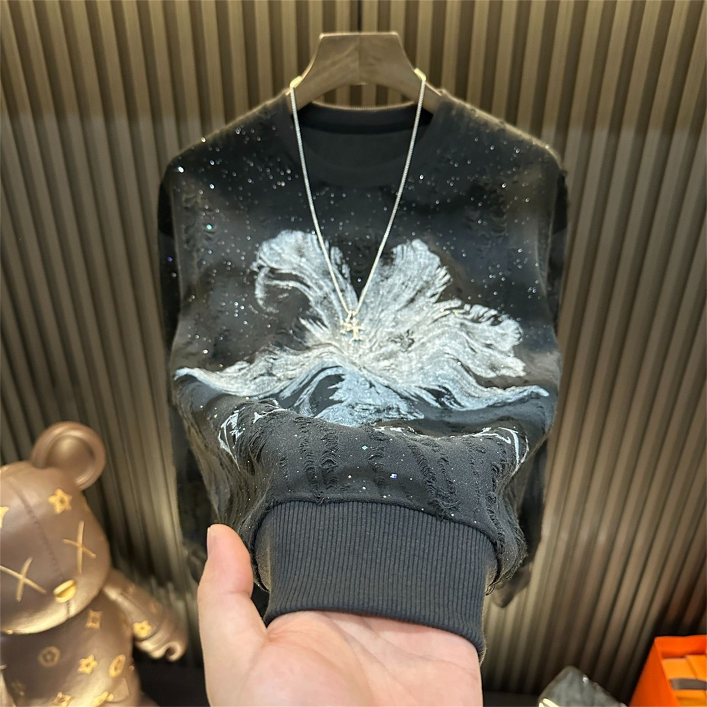 春秋季长袖卫衣新款曼陀罗花朵男亮闪破洞男上衣痞帅轻奢圆领潮流