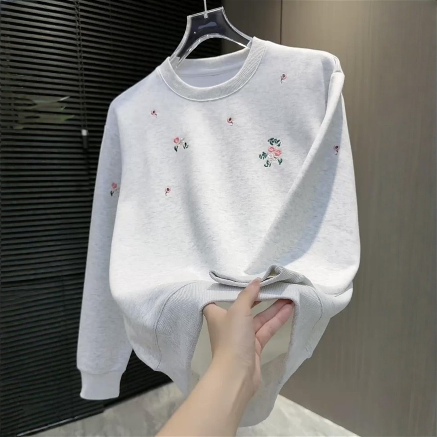 春秋季卫衣男圆领上衣休闲2025新款碎花刺绣时尚打底衫套头内搭男