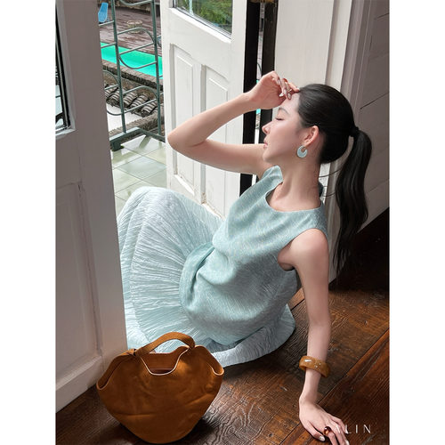 ALIN【晴日录】后领开扣设计重工无袖背心女复古显瘦简约圆领上衣