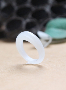 简约时尚和田玉白玉水滴戒指