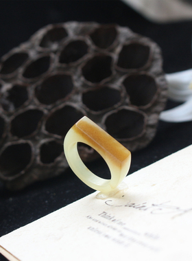 简约时尚和田玉糖白玉马鞍戒指