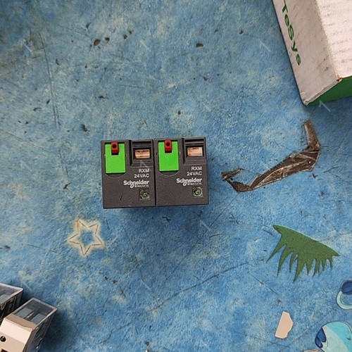 中间继电器RXM4CB2B7 议价