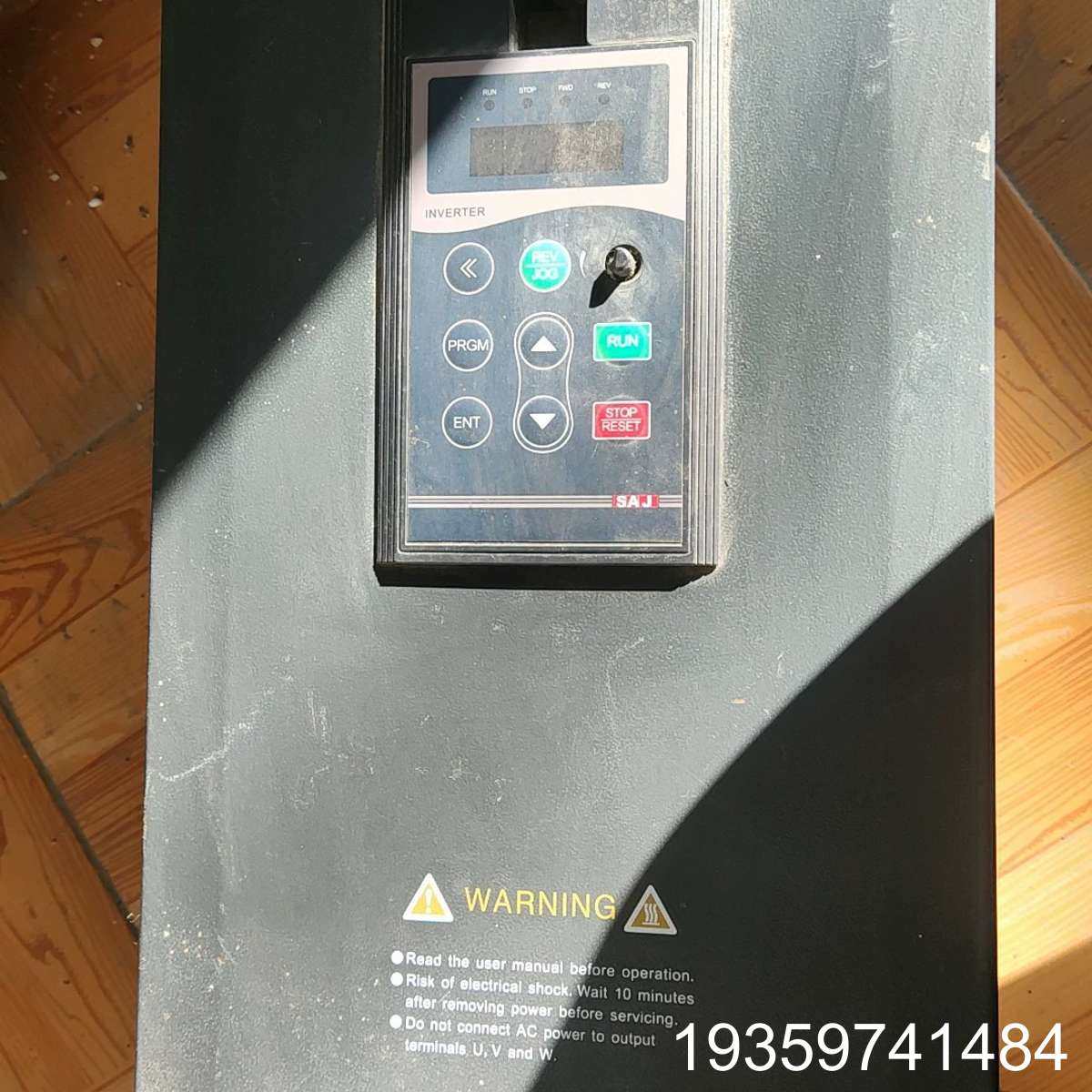 三晶变频器8000B-4T18R5GB,18.5KW，议价