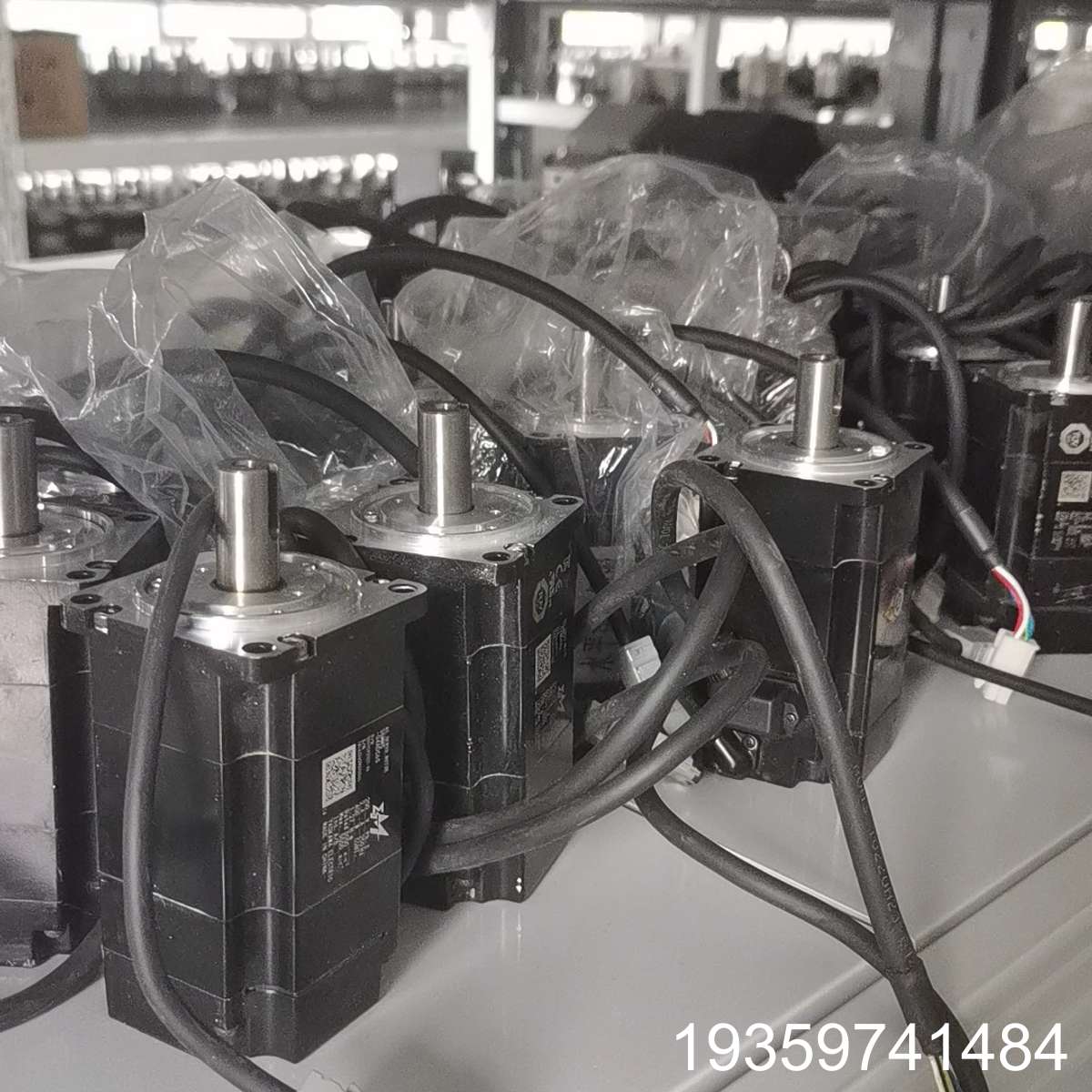 YASKAWA伺服电机，型号SGMMS-04ADC6S，议价