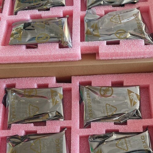 议价：全新华为博通9560-8i 4G阵列卡，原厂盒包，未拆封，现