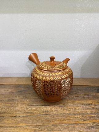 日本常滑烧名家 二代间野舜圆作双层雕刻紫藤花朱泥侧把急须 茶壶