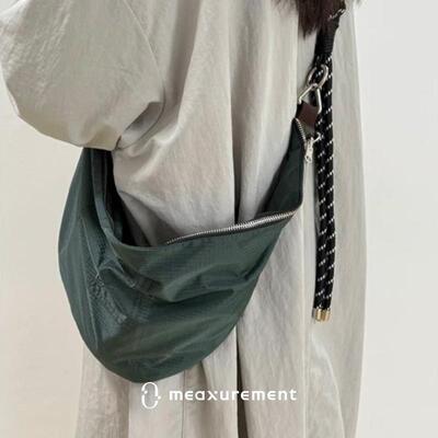 meaxurement休闲双色尼龙斜跨包