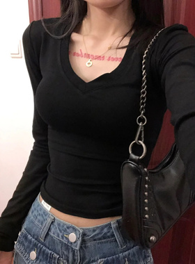 复古ins黑色v领正肩长袖T恤女修身显瘦洋气美式辣妹掐腰打底上衣