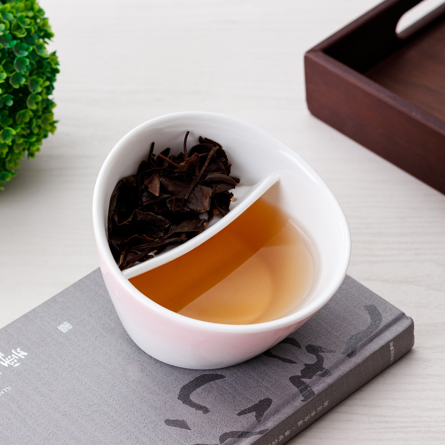 国外爆款女士摇摆倾斜杯赖人泡茶杯创意个性陶瓷杯子过滤水杯礼品