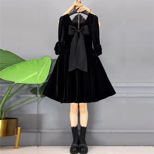 连衣裙赫本风遮肚显瘦气质小黑裙