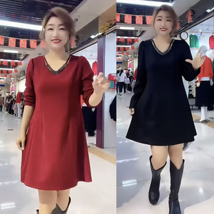 胖mm春秋空气棉连衣裙大码宽松V领串珠女士中长款200斤打底连衣裙