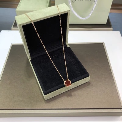 vilingwei钛钢盒子女四叶草项链五花手链