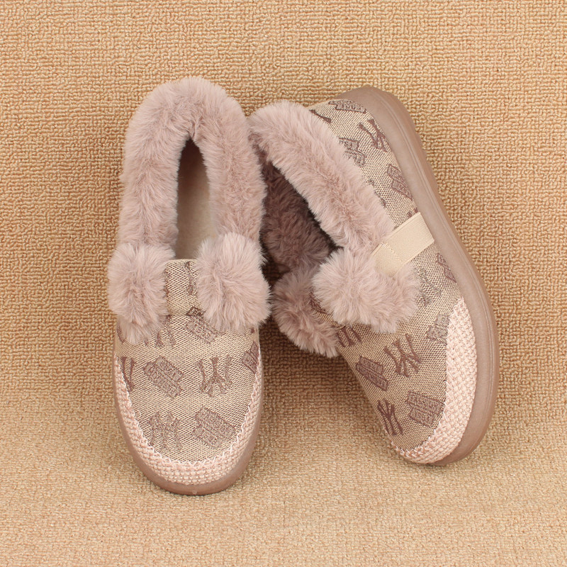 2025秋冬季新款老北京布鞋女士棉鞋防滑加绒保暖妈妈外穿毛毛短靴