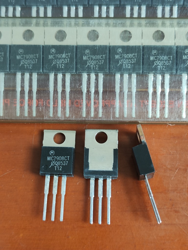 MC7908CT 摩托罗拉 TO-220 三端稳压 全新进口原装 现货可直拍