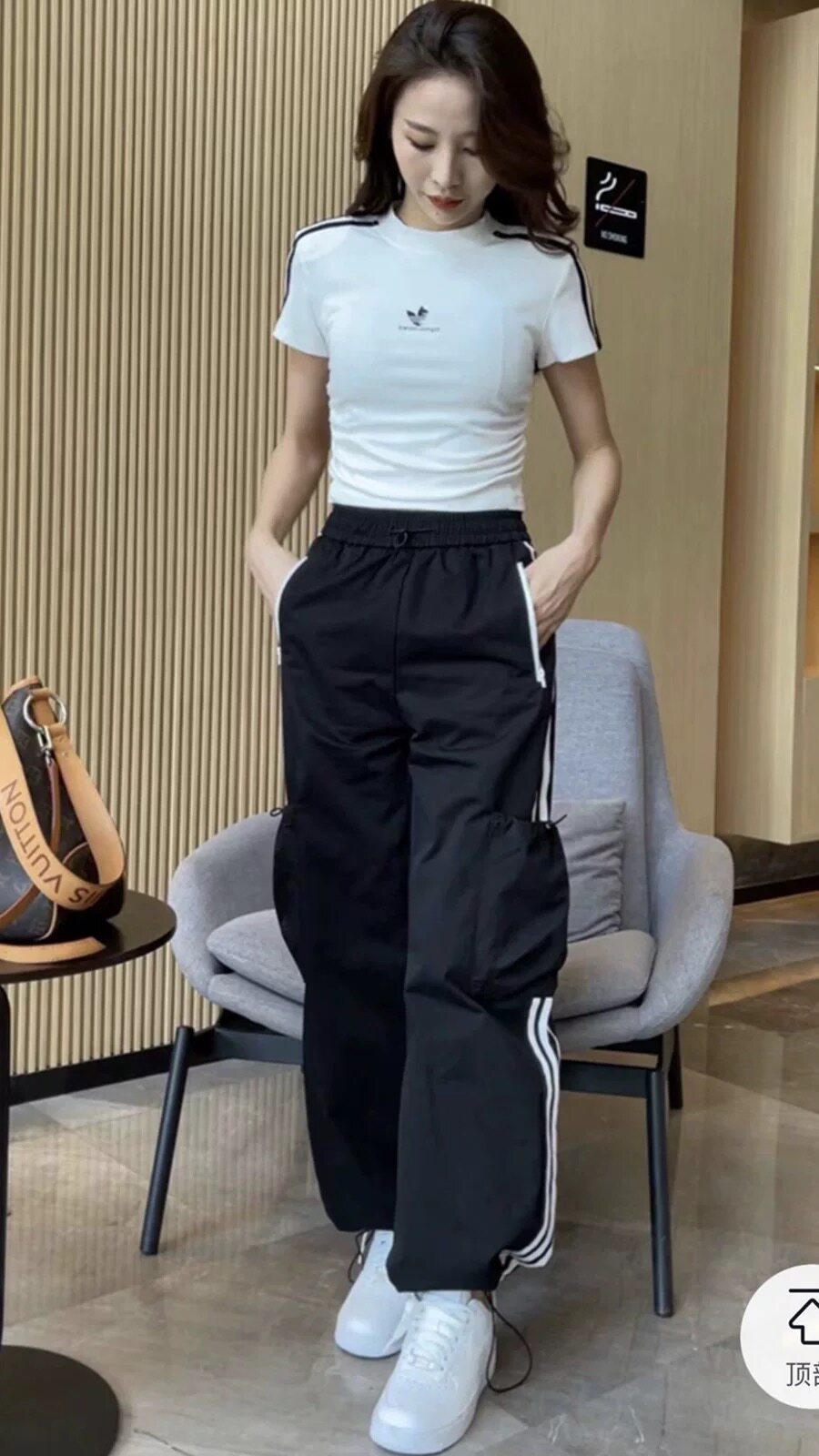 网红炸街洋气时尚休闲工装裤套装女夏新款显瘦T恤黑色跑步两件套