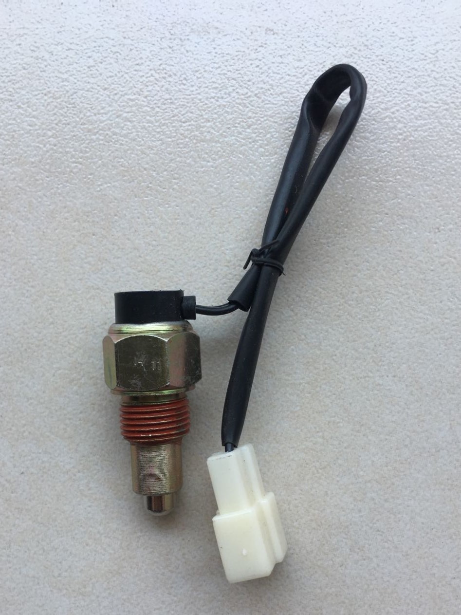 新源65 75小型轮式挖掘机 倒挡倒车灯开关 感应器 原装配件零件