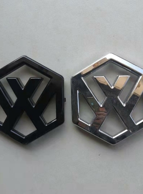 新源胶轮式挖掘机B75W-8-9 C75新款挖机镀银白色 黑色车标 LOGO