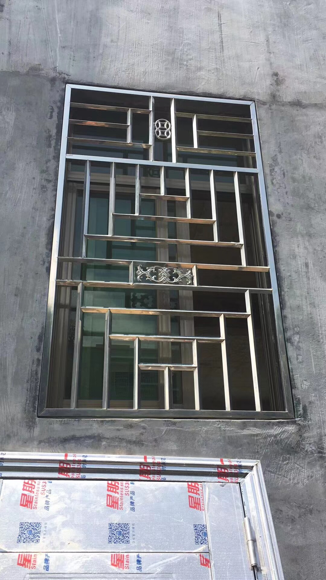 304不绣钢材质窗户防盗网平面菱型窗罩防护栏儿童安全防护栏 定制