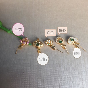 18k金扣头 荷花素面粉蓝宝如意磨砂蜜蜡珍珠牛鼻孔钻石男女款厚金