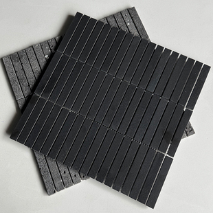 黑色天然石材细长条马赛克餐厅背景墙吧台柱子门头装饰民宿酒店