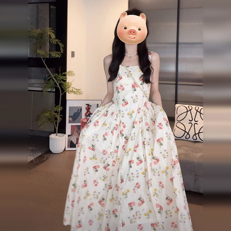 无袖吊带背心碎花连衣裙子女装夏季2025新款法式气质海边度假长裙