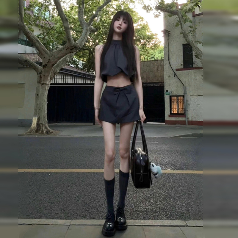 法式挂脖背心连衣裙子女装夏季2025新款爆款独特绝美穿搭套装短裙
