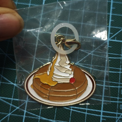 万代Komeda客美多咖啡一番赏平面金属挂件钥匙圈冰与火蛋糕