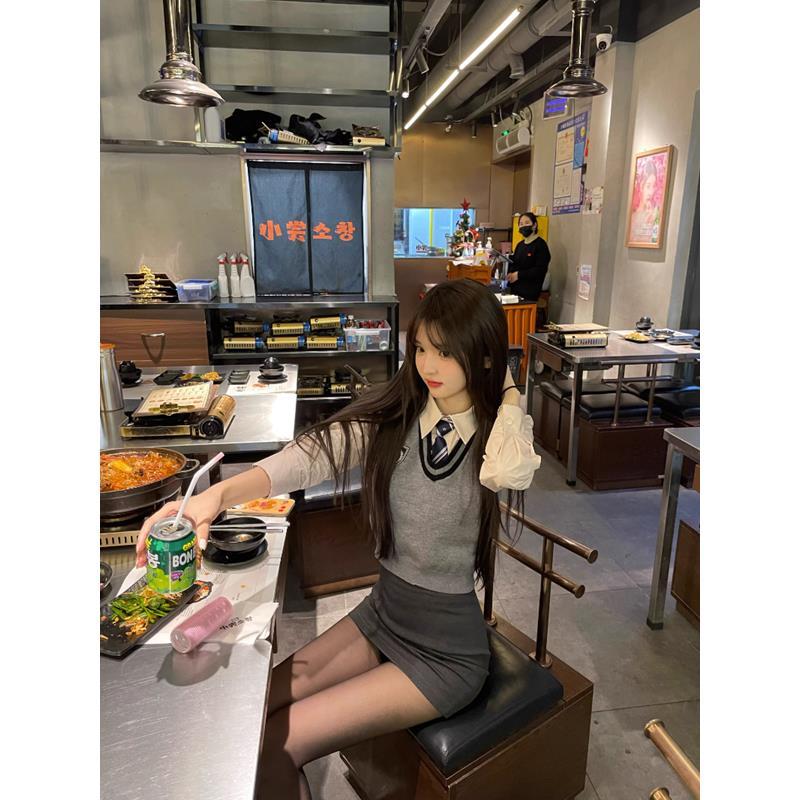 衬衫叠穿灰色马甲上衣女jk套装