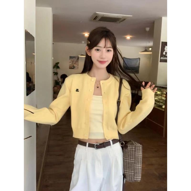 秋冬季圆领毛衣外搭高级慵懒上衣时尚减龄黄色短款针织开衫外套女