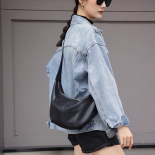 头层皮高级感牛角包女2025初秋新款式真皮小众质感单肩休闲斜挎包