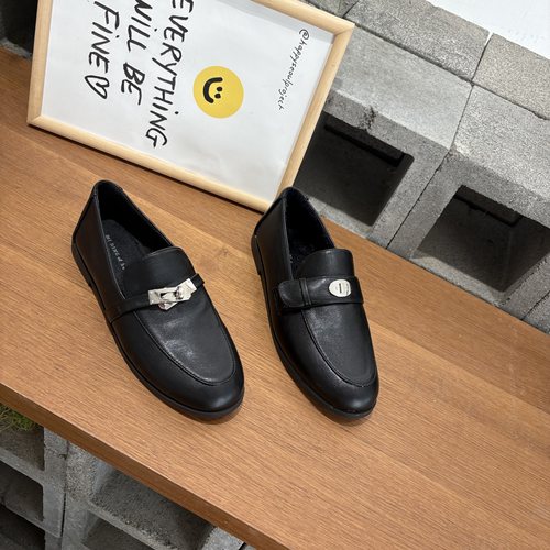 米新款2025冬款加绒乐福鞋舒适平底一脚蹬英伦风布洛克女鞋皮鞋