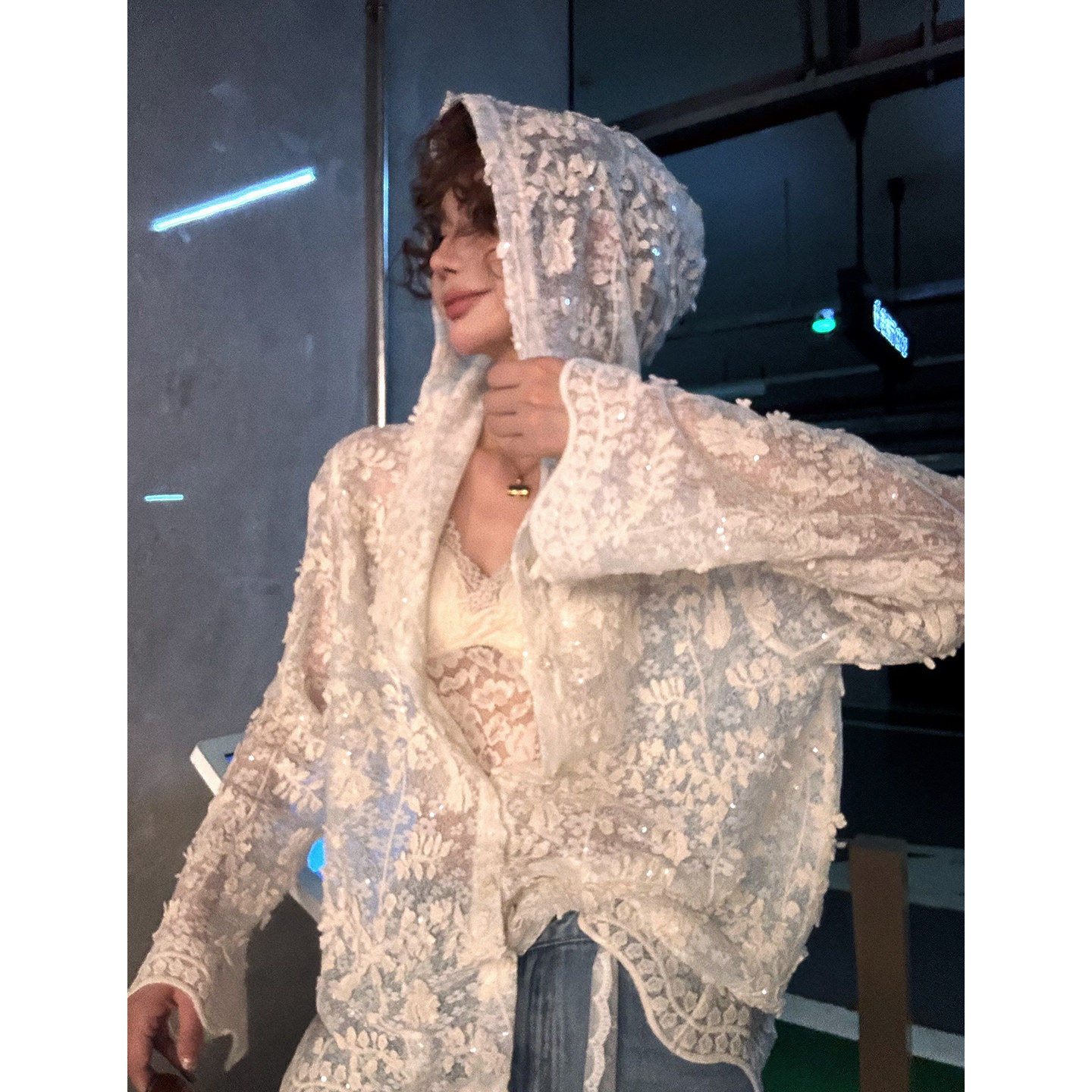 李婉君法式气质蕾丝罩衫连帽外套女设计感宽松休闲 氛围感防晒上