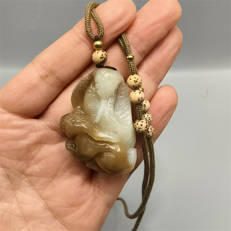 岫玉岫岩玉黄白老玉蛇盘兔