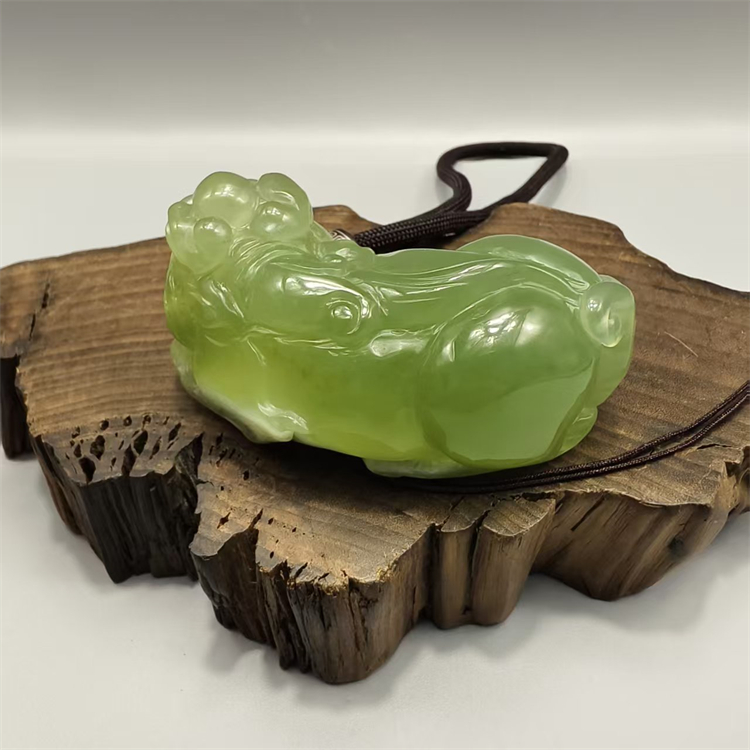 天然玉石岫玉手把石貔貅