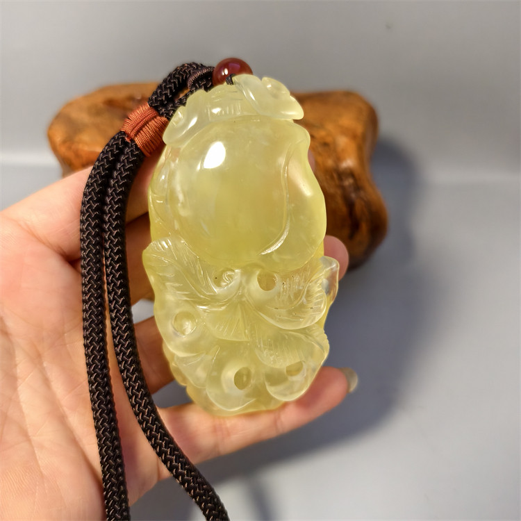 天然玉石岫玉岫岩玉手把件桃图片