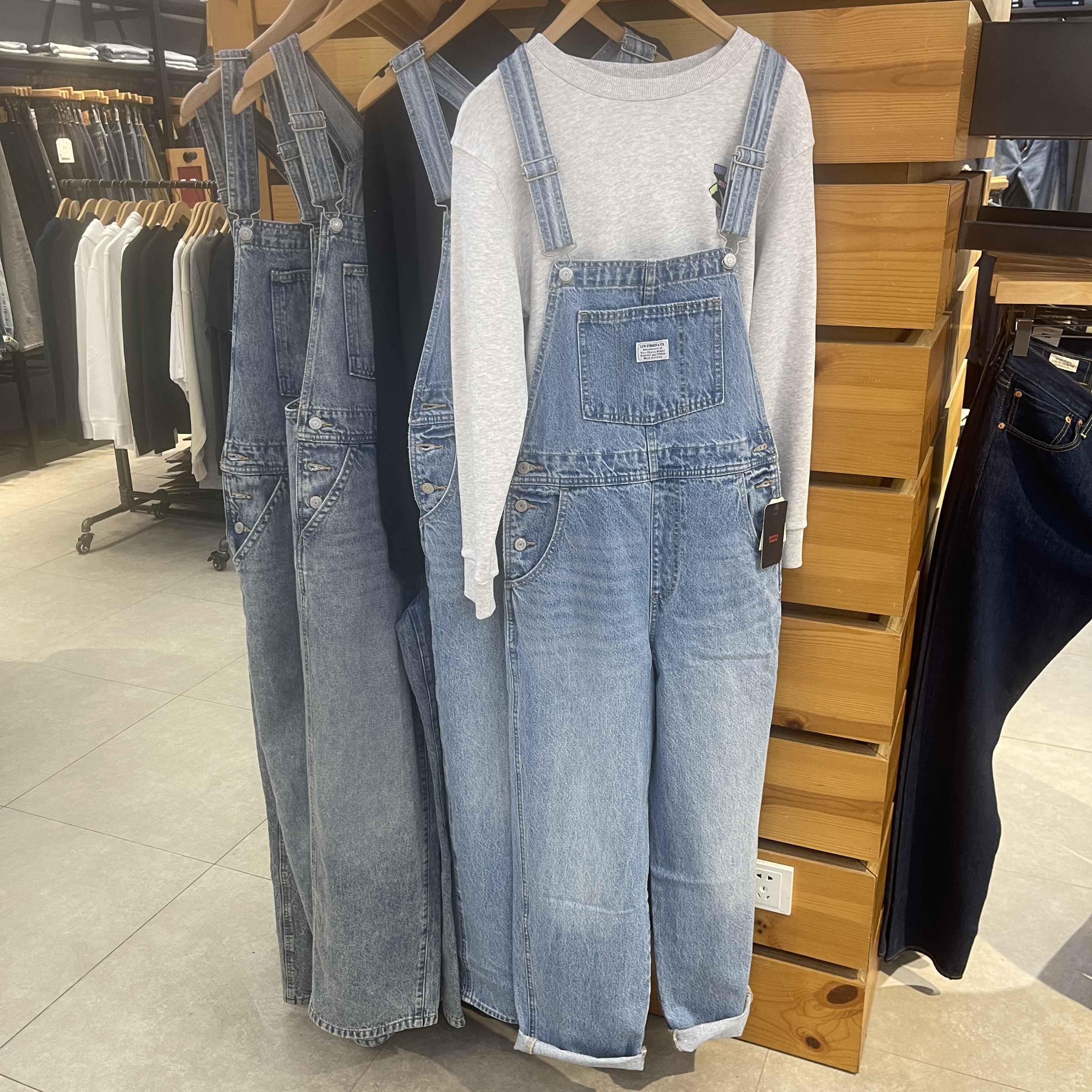 Levis李维斯女士宽松直筒牛仔裤背带裤85315-0016 85315-0017