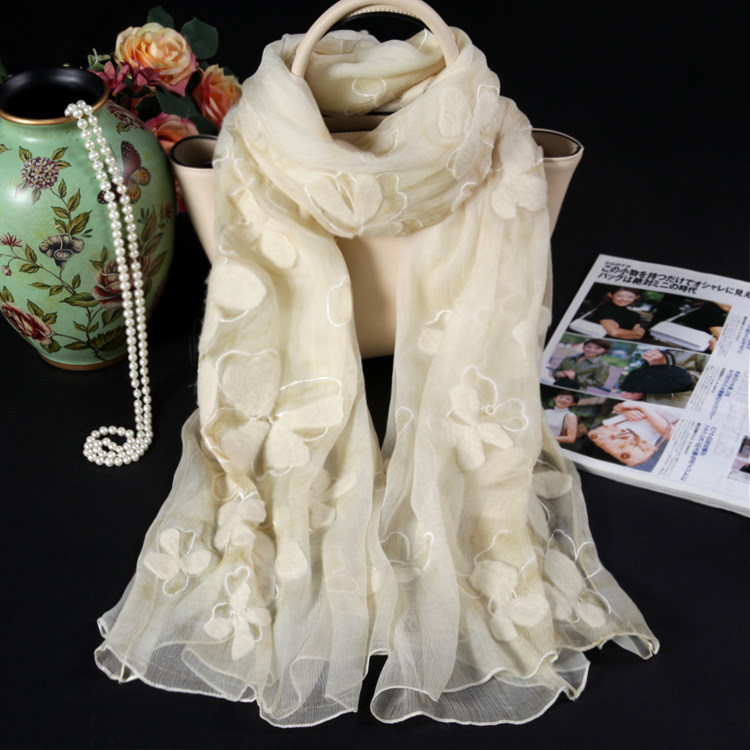 专柜正品牌桑蚕丝巾韩国新款女真丝围巾春秋冬季时尚绣花披肩白色