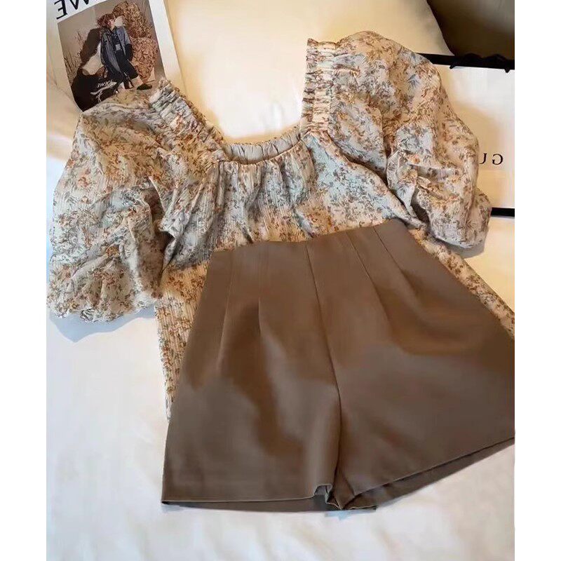 THIS SET IS SO LOVELY FRENCH SQUARE NECK FLORAL TOP WOMENS SUMMER HIGH-WAISTED PRESSED PLEATED SUIT SHORTS TWO-PIECE SUIT