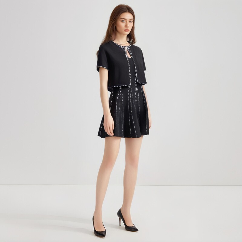 法式M家2025早春气质显瘦针织黑白拼色吊带连衣裙+短袖开衫两件套