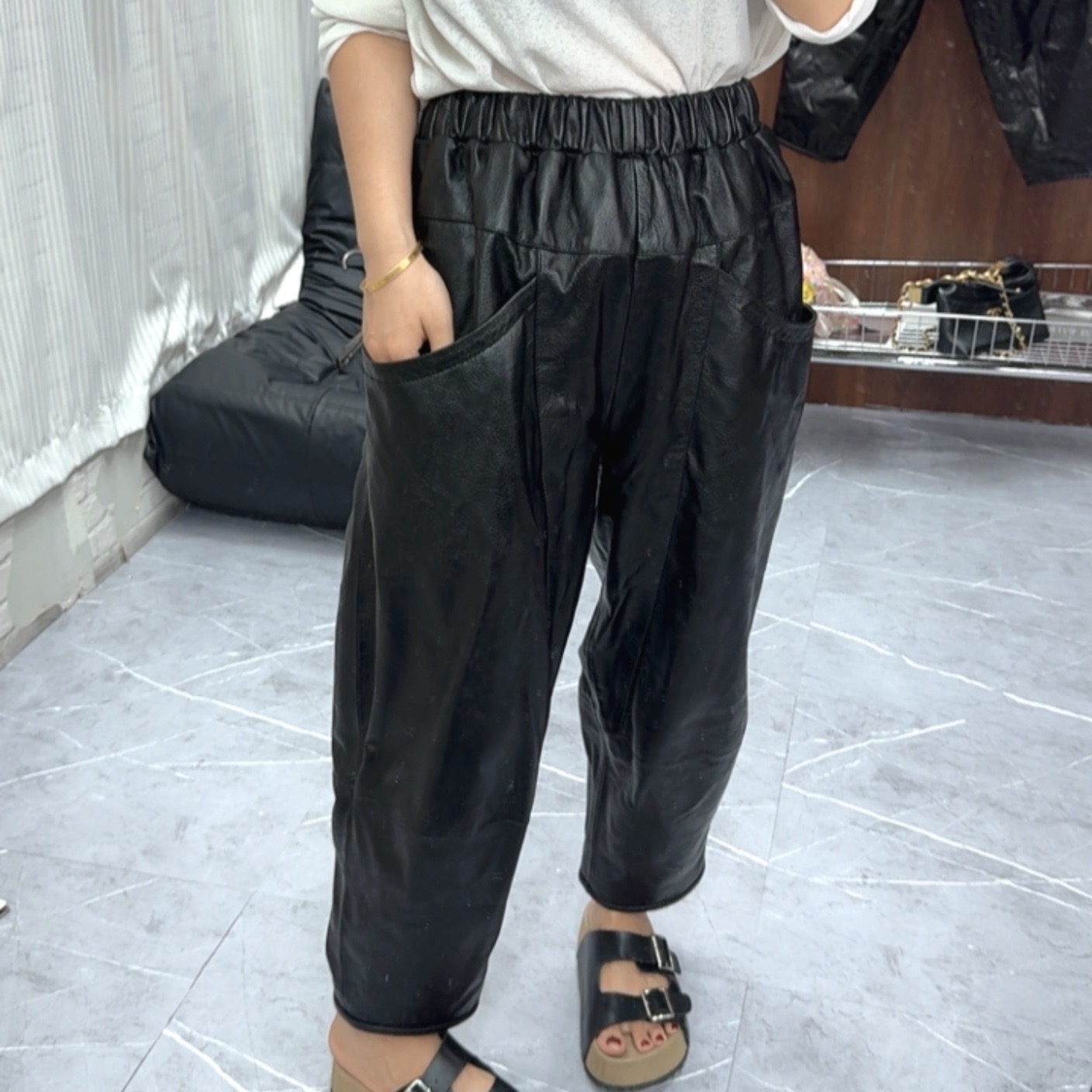 欧洲站2025年高腰显瘦黑色油蜡真皮裤松紧腰新款女款哈伦裤九分