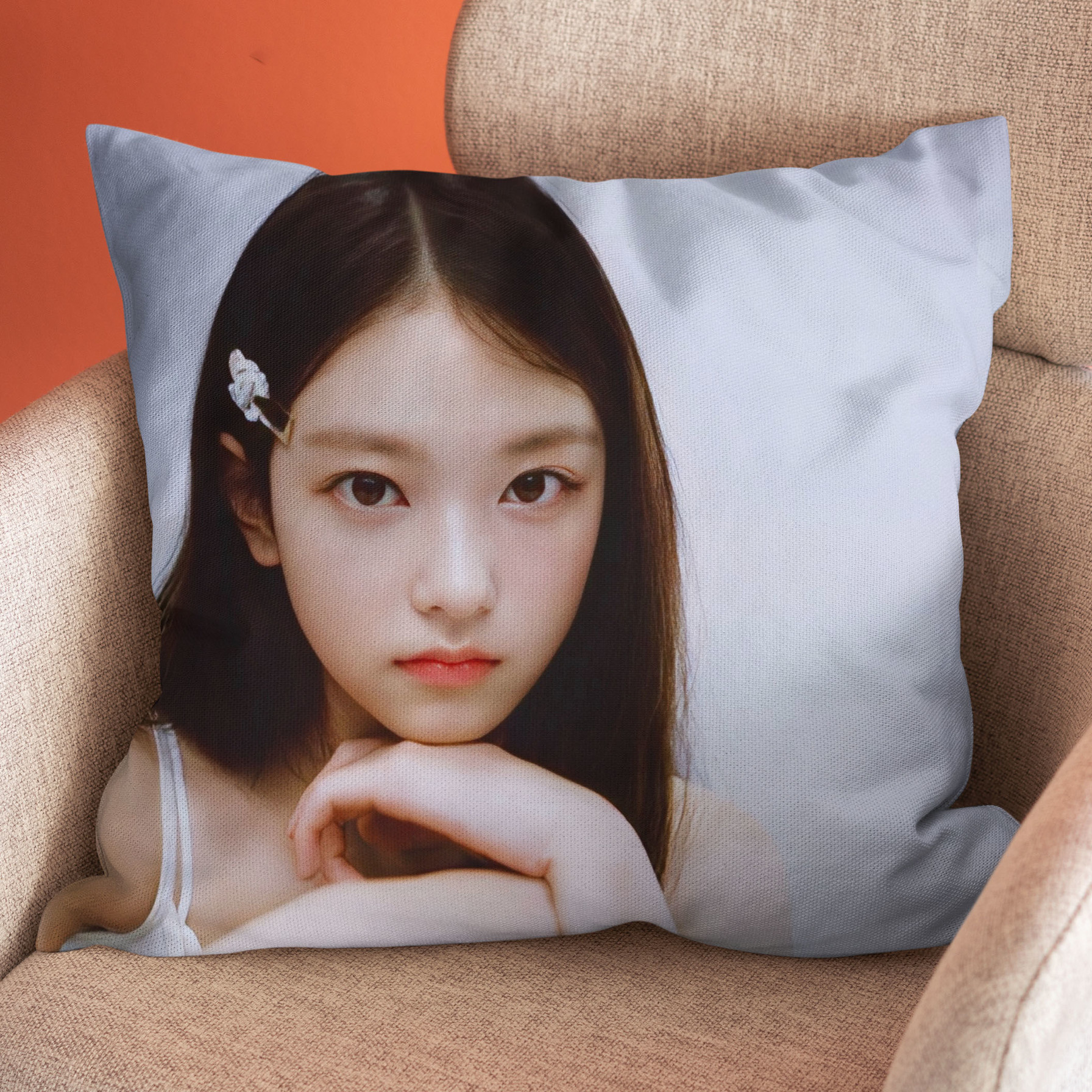 NewJeans同款Haerin周边抱枕女生明星双面靠枕头毛绒靠垫礼物