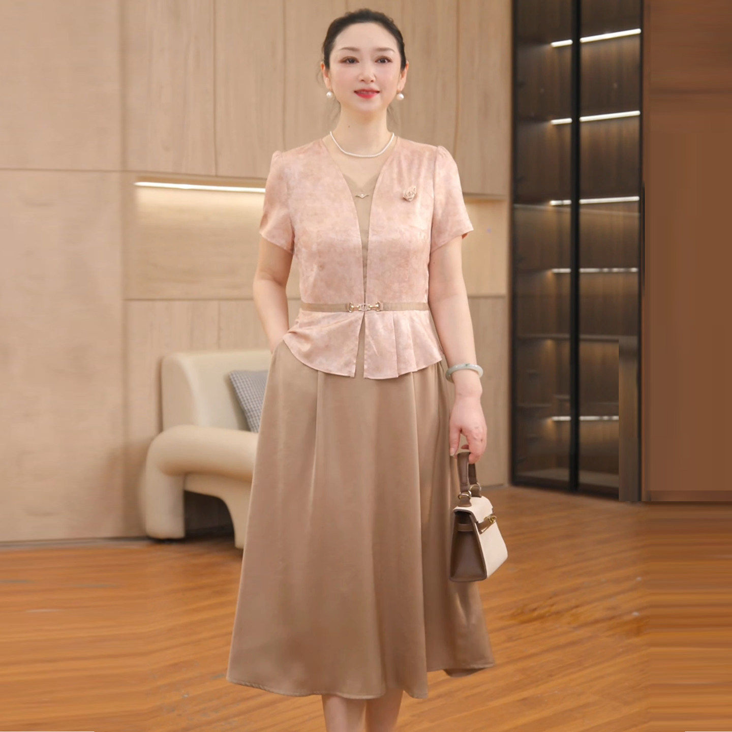 母亲节妈妈装新中式印花连衣裙2026年新款中老年洋气假两件长裙子