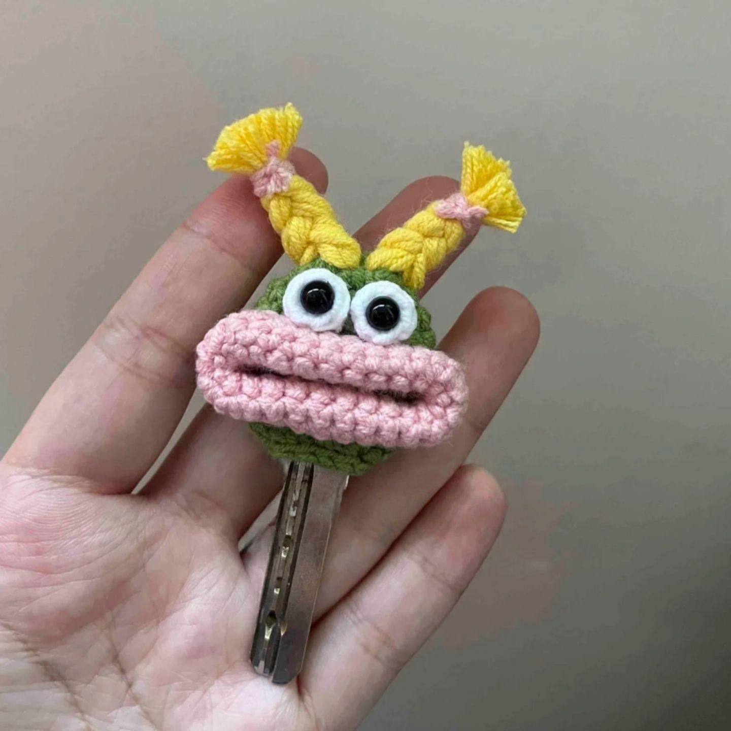成品搞怪香肠嘴钥匙套手工编织钩织毛线玩偶钥匙扣挂件礼物创意,服饰配件/皮带/帽子/围巾,DIY编织材料包,淘宝优惠券,粉丝福利购,淘宝优惠卷