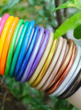 Bracelet Colored plastic aperture bracelet
