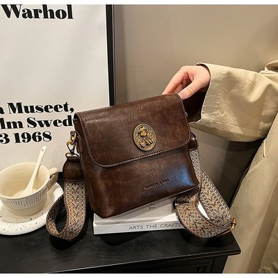 韩国小众小包包女2025百搭新款美拉德小方包宽肩带复古通勤斜挎包