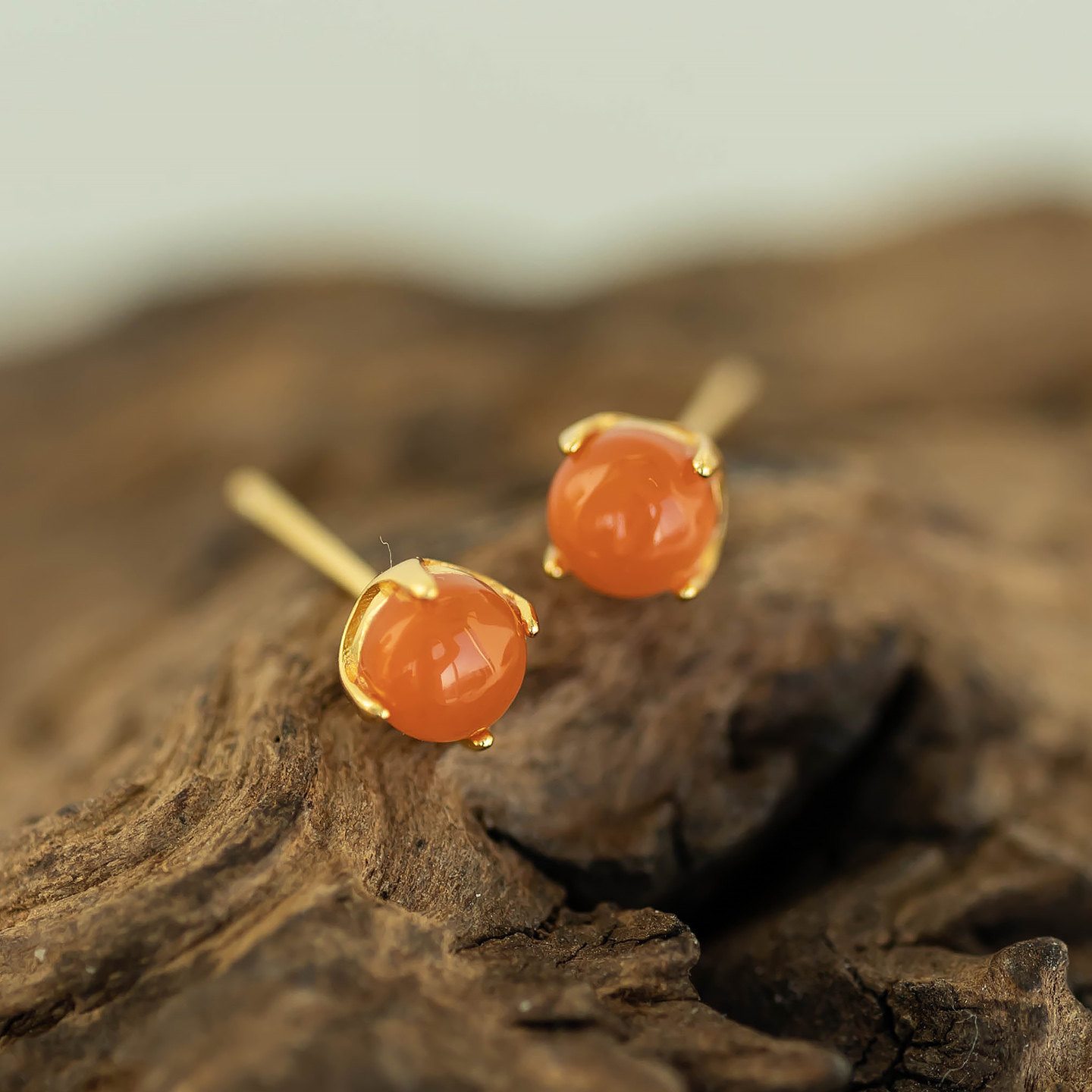 山湖络 水红玛瑙耳钉S925镀金银针耳钉复古精致小巧轻奢新中式