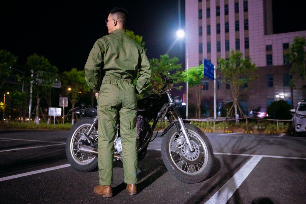 ACE FUSHENG은 견고하고 밀도가 높은 HBT 오토바이 점프수트 점프수트 및 작업복을 생산합니다